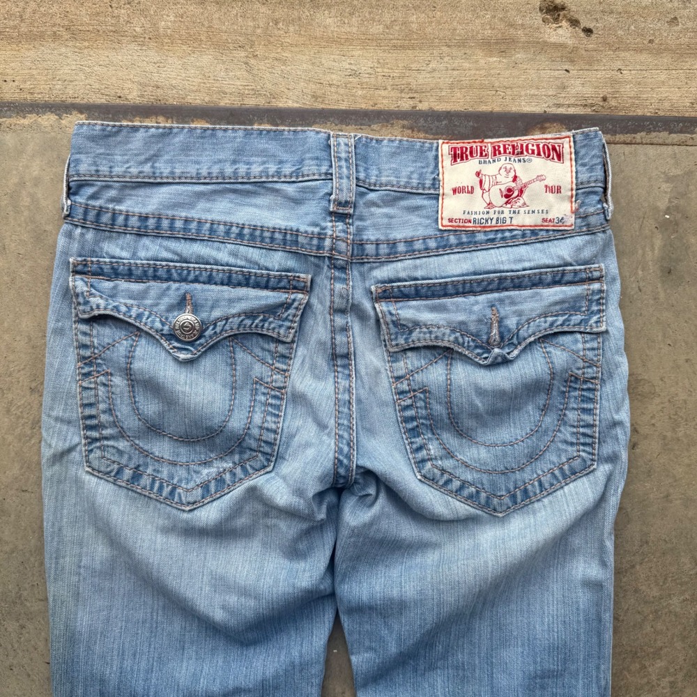 True Religion Ricky Big T Mens 35 Light Wash Distressed Straight Leg Jeans USA - Picture 7 of 8
